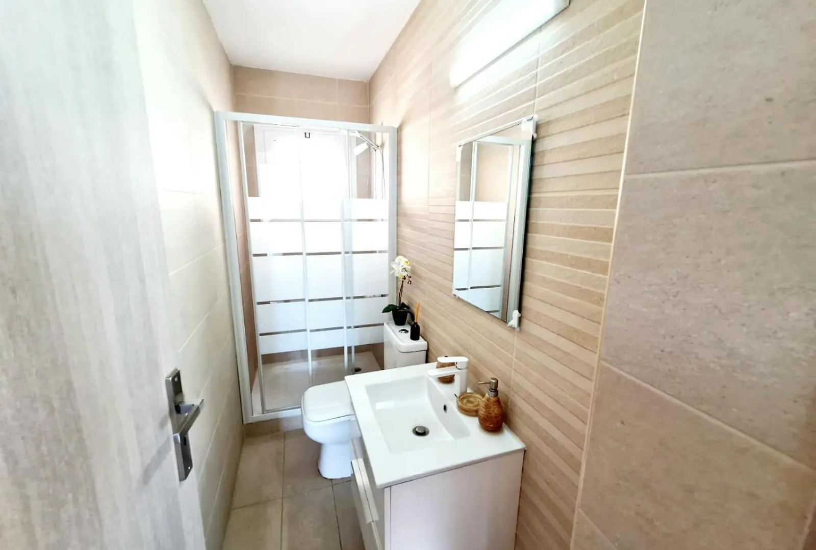Panoramic Larnaca Salt Lake View Flat 0*,